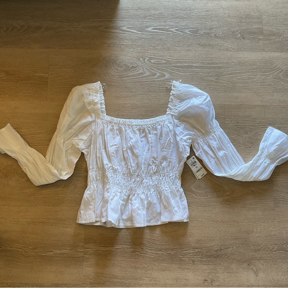 Women's cotton ruched puff sleeve top.